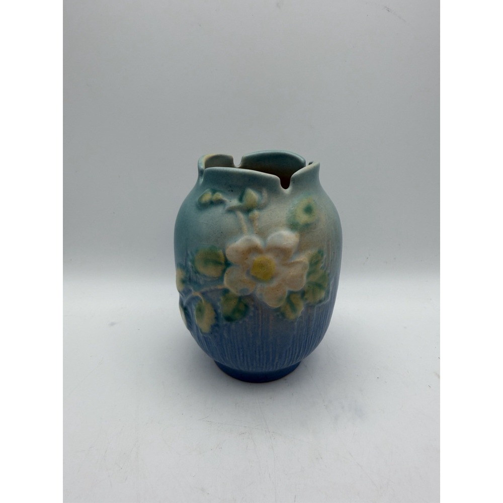Vtg 1940s Roseville Art Pottery USA 978-4" White Rose Vase Blue